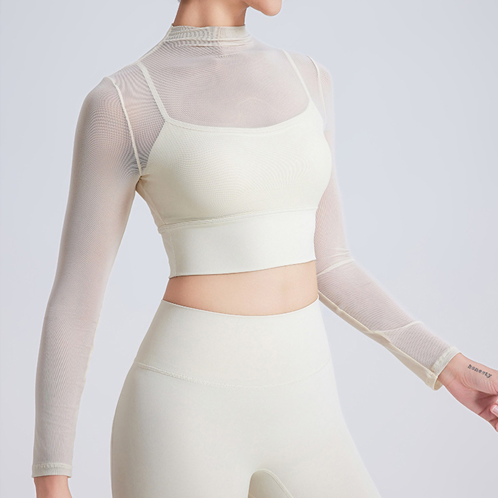 thumbnail image 4 of Traje de yoga de malla para mujer: top deportivo de manga larga con relleno en el pecho, secado rápido, ideal para correr o hacer yoga., 4 of 4